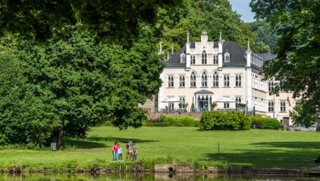 Schloss Sayn | © Klaus-Peter Kappest, Traumpfade im Rhein-Mosel-Eifel-Land Schloss Sayn | © Klaus-Peter Kappest, Traumpfade im Rhein-Mosel-Eifel-Land