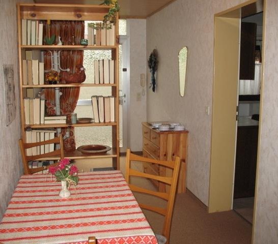 Flur mit Esstisch | &copy; Ross