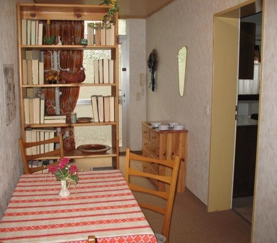 Flur mit Esstisch | &copy; Ross