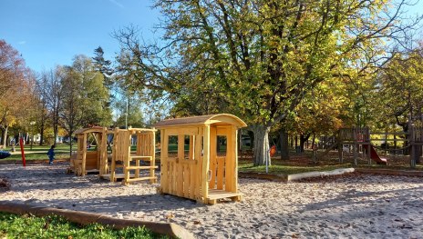 Sandkasten mit Zug | &copy; C. Vogt