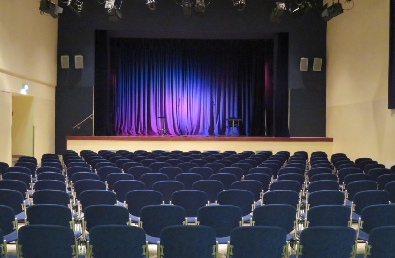 Stadthalle Reihenbestuhlung | © Neißen Events Stadthalle Reihenbestuhlung | © Neißen Events